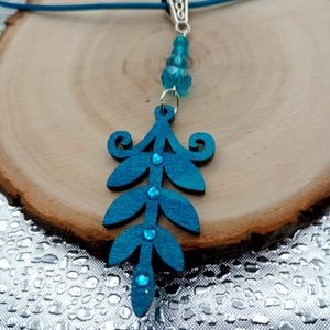 Wood leaf necklace